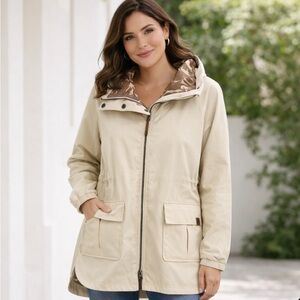 LIV Outdoors NWT women’s water resistant lightweight jacket utility creme Size S